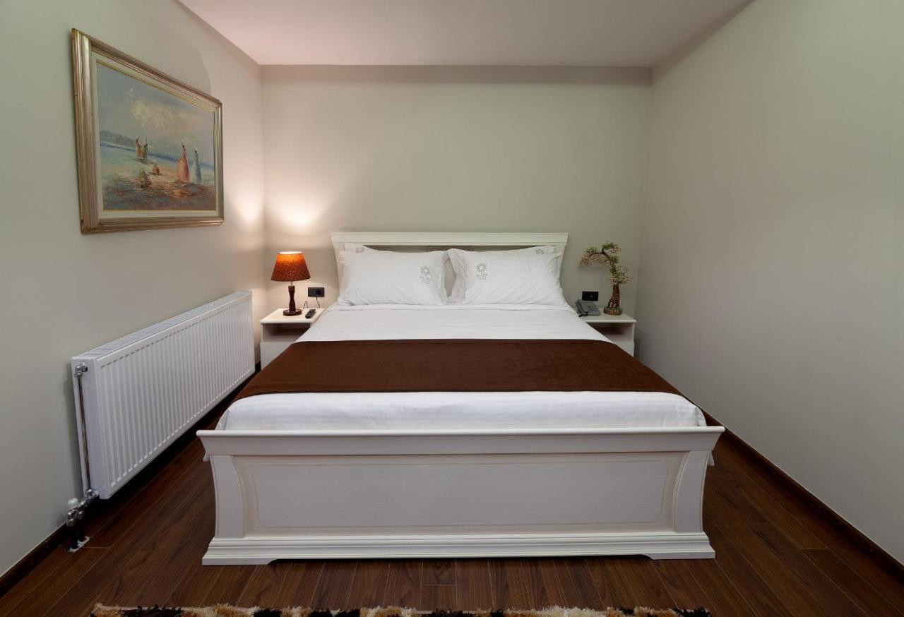 Casta Diva Hotel Korça Kültér fotó