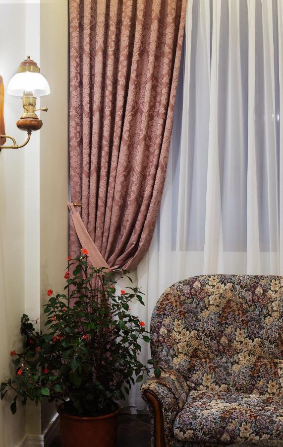 Casta Diva Hotel Korça Kültér fotó