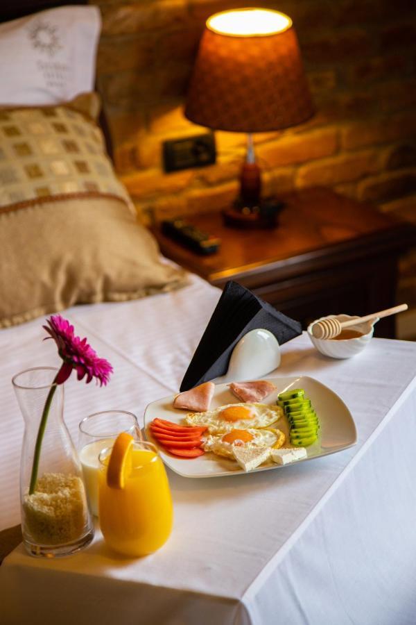 Casta Diva Hotel Korça Kültér fotó
